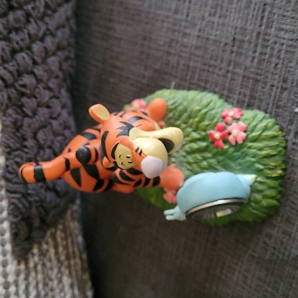 Tigger And Snail Clock - Picture 5 of 11
